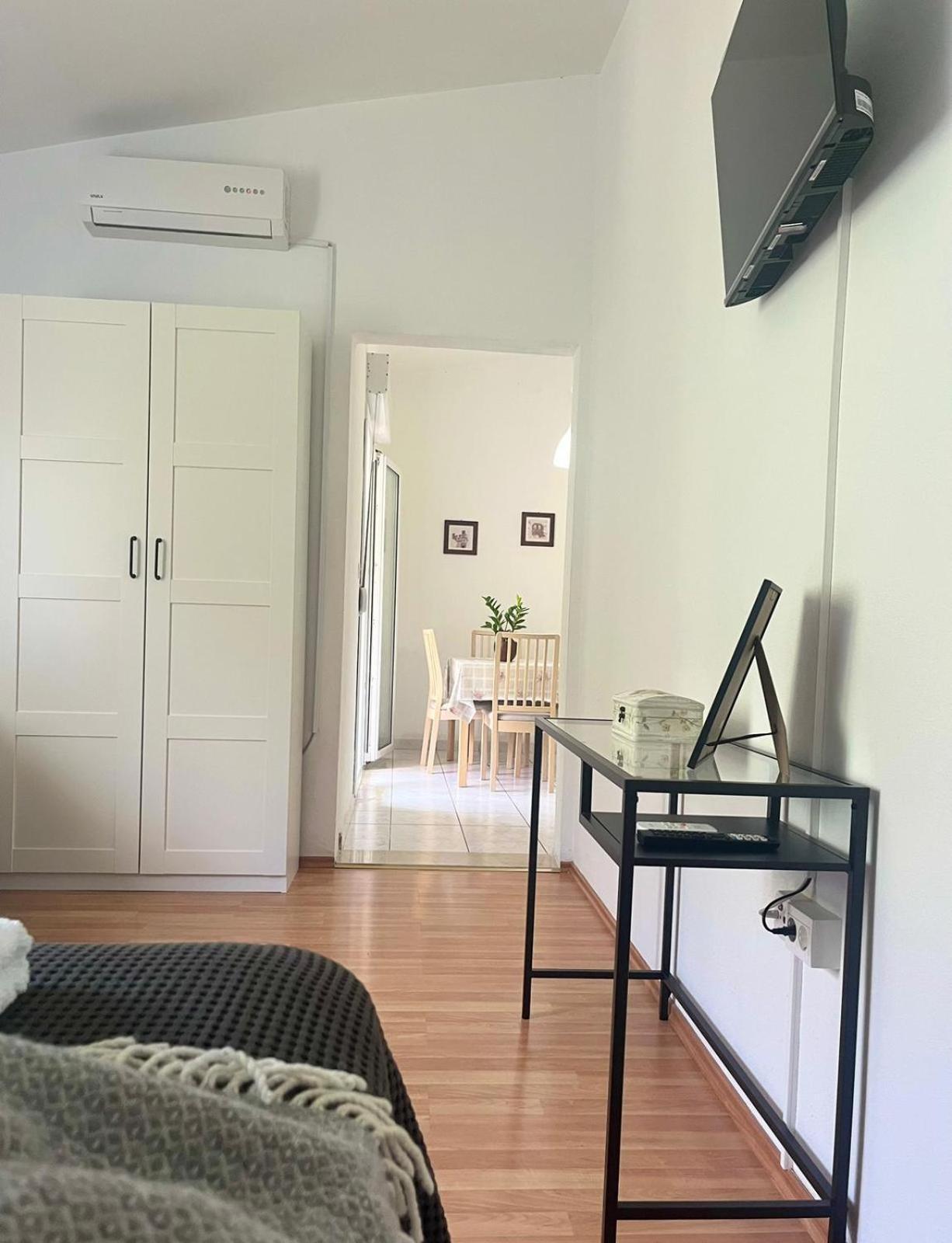 Apartments Curnic เยเซนิเซ ภายนอก รูปภาพ